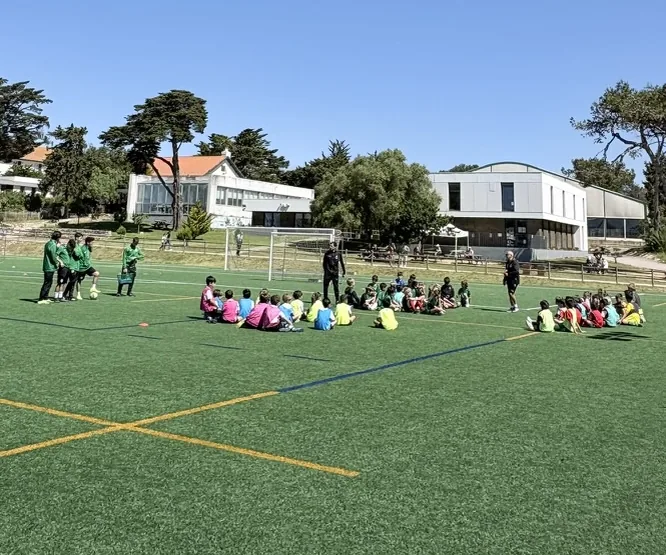 ポルトガルでの少年サッカーキャンプ、コーチと選手たち