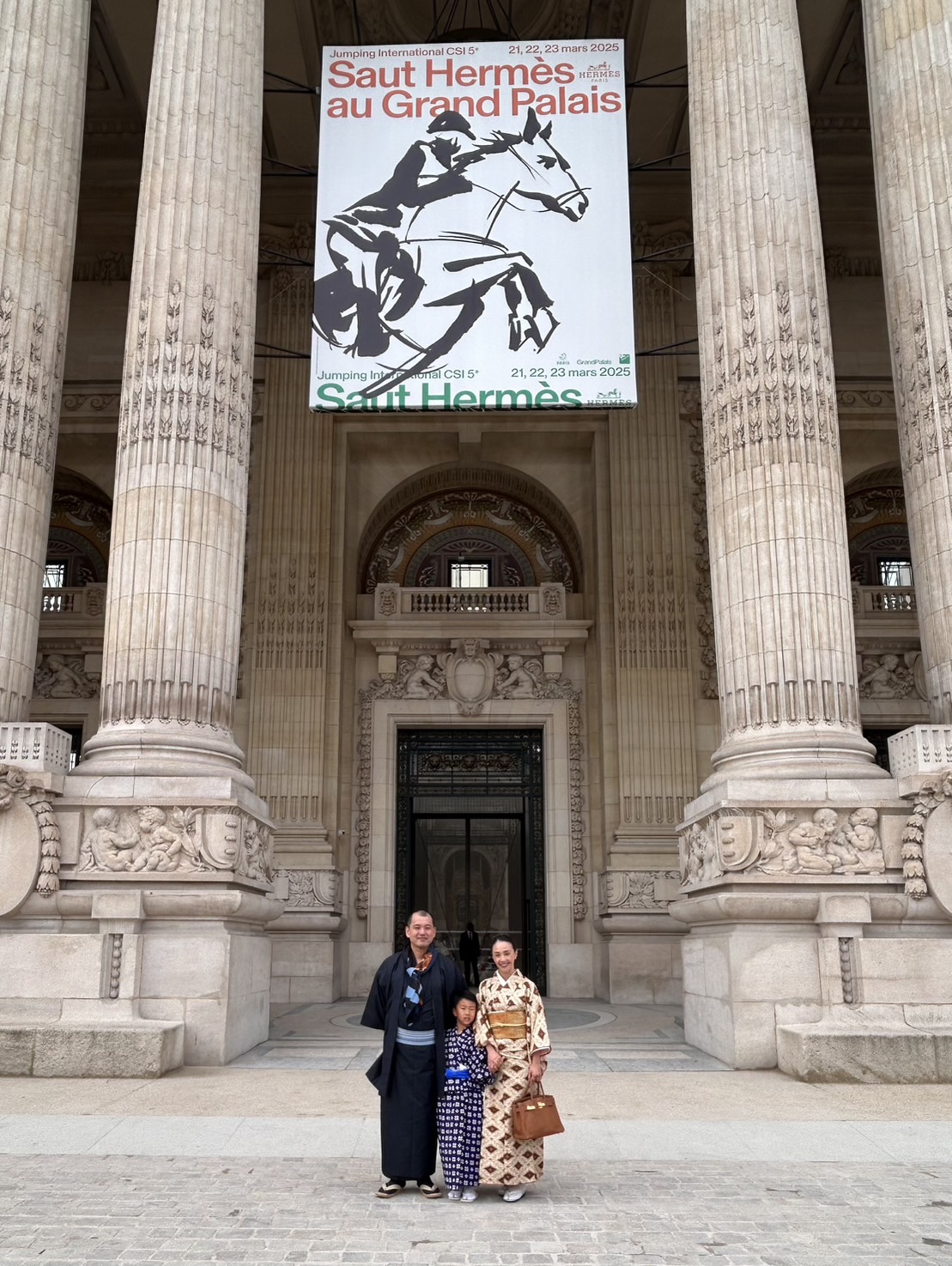 HERMES Saut Hermes at Grand Palais - Family in traditional kimono