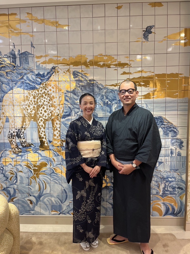 Japanese couple in kimono in front of Portuguese azulejo tiles
